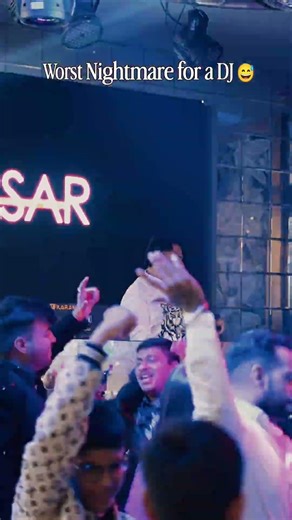 When gravity joins the lineup uninvite. Every DJ’s worst #djlife #djfails #nightmareofdj #djasar