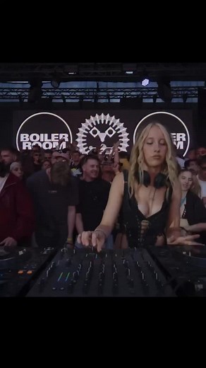 82K views · 2.7K reactions | Breaking down Serafina’s DJ Skills!! ‍ @serafina.music #dj #djs #djing #djset #djlesson #boilerroom | Backyard Mix | Facebook