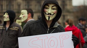 Anonymous atakują rosyjskie i białoruskie strony rządowe. Podali numer do Pieskowa