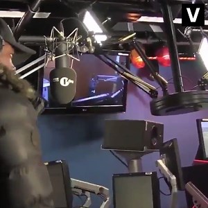 275K views · 2.1K shares | Quand tu demandes à un rappeur de faire un freestyle sans parler d'argent, de drogue ou de femmes | Views | Facebook