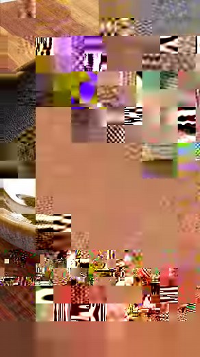 CHIPS DI MELANZANE💜🤤 Super croccanti e saporite, ve ne innamorerete!😍 Ingredienti: 1 melanzana 40 g di olio evo Mezzo cucchiaino di zenzero Mezzo cucchiaino di paprika affumicata Pepe q.b. Erbe aromatiche a piacere Sale q.b. Sale in fiocchi q.b. Taglia la melanzana a fette molto sottili. Distribuiscile in teglia e cospargi con un pizzico di sale. Intanto in ciotola mescola olio e spezie. Nel frattempo le melanzane avranno rilasciato acqua, tamponale e poi spennellale con l’olio speziato. Aggi