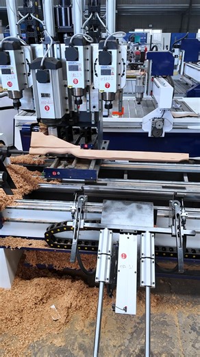 👉👍👉Multifunctional CNC wood lathe automatic feeding milling processing wood gun accessories! 👇👇👇The multifunctional CNC woodworking lathe with automatic feeding uses planing tools and milling cutters, and a multifunctional combination to process wooden gunstock accessories. It can process various furniture, table and chair legs, sofa legs, bed legs, wooden accessories, wooden guns, and multifunctional combination processing. All processes can be completed in one processing. It has multiple