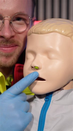 First Aid for an Object Stuck in a Child’s Nose 🚑🤥 #ambulance #paramedic #emergency #firstaid