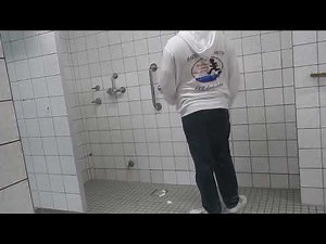 Klamotten Dusche bei PoolParty mit Schaum wet jeans wetlook