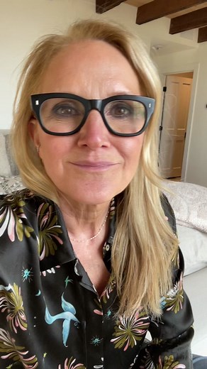 Confidence is about TRYING. Confidence is about getting back up regardless of how many times you fall down. Drop a 🔥 if this definition of confidence resonated with you! #melrobbins #dailyinspiration #mindsetmotivation #confidence #confidencetips #buildingconfidence #selfhelp #personaldevelopment