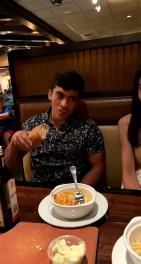 “Bro didn’t expect THIS to happen at the table 😅” #funnymemes #funnyclips #shorts