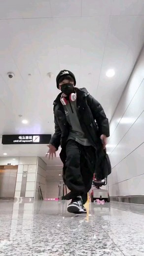 XiaoTangYuan 小汤圆 on Instagram: "🕺🏻"