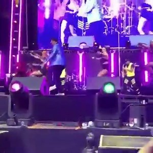 Thank you for your love and energy Virginia Beach SOMETHING IN THE WATER 🎶 Uncle Charlie loves you!! ✨ | Charlie Wilson