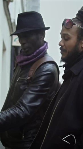 Pour tous ceux qui ont dû tout laisser derrière eux… On pense à vous ! One Love ❤️💛💚 Refugee toujours disponible everywhere 🎥 | YaniSs Odua