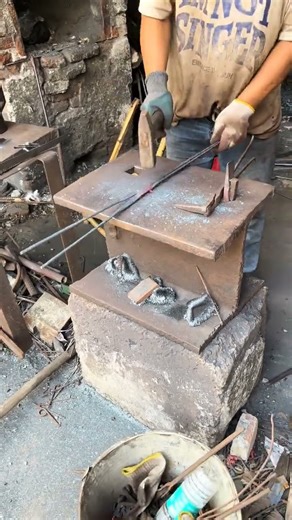 Assemble the fire poker in Shengbang blacksmith shop