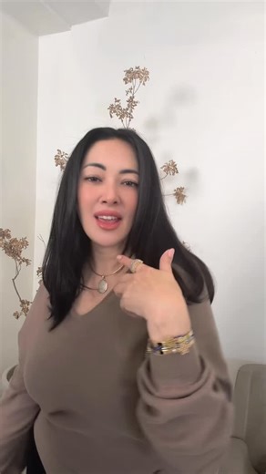 RUFFA GUTIERREZ on Instagram: "Babyyyy, where the hell is my husband?? 👀 Status: Living my best life…💃 husband pending. ✨😜 Collagen treatment, color and fresh cut 💇‍♀️by @theblocbyjuniesierraandco 💇🏻‍♀️"