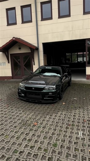 Showcasing the Nissan Skyline R34 GT-R Performance