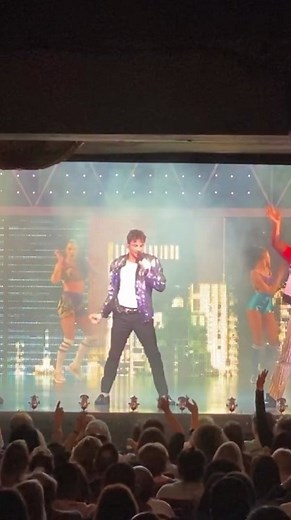 When you get to be on the west end stage singing one of your favourites with a full live band and amazing cast... wow.... Shake your body | Peter Andre