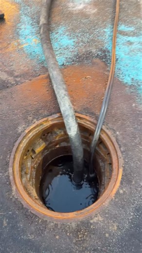 LMA Services on Instagram: "Hydraulic trash pump is worth its weight in gold in Winter. Always makes short work of it. If you are used to electric pumps and want to make the switch to Hydraulic send me a message! @hycontools pump paired with a @maintainercorp truck and you can’t miss! #water #sewer #boston #excavation #laborer"