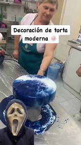Asi es como se hace la decoración de una torta o pastel moderno 🍥🤤 #pasteleria #panaderia #viralreels #parati | Pisos con resina epoxi
