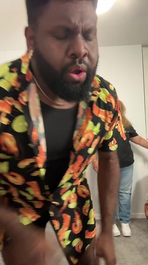 Teaching my cousin @Tess a tic tac dance 😂 how did we do?