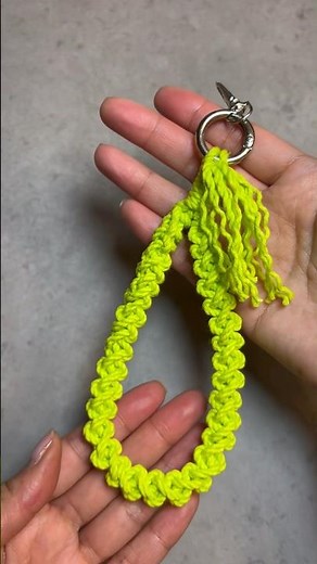 DIY Macrame strap tutorial |ネオンカラーのコードで簡単マクラメストラップ作り