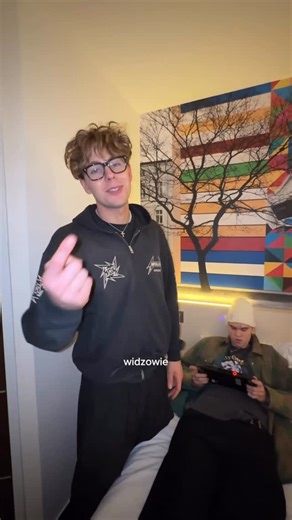 DRE$$CODE on Instagram: "no i nadszedł też czas na rotację zajawek Eryka, bo ile można? w tej rotacji na pewno zostaje ta nowość - konsola Lenovo Legion Go 2! możecie grać na niej w co chcecie i gdzie chcecie, tak jak Eryk. sprzęt ma wyświetlacz OLED, wyjmowane kontrolery i wydajną baterię, a przy zakupie dostajecie 3 miesiące PC Game Pass!! polecamy dla widza! @lenovopolska #LenovoPolska #LenovoLegionGo2 #współpracareklamowa"