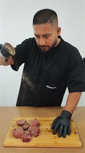 How to prepare filet mignon with paprika potatoes