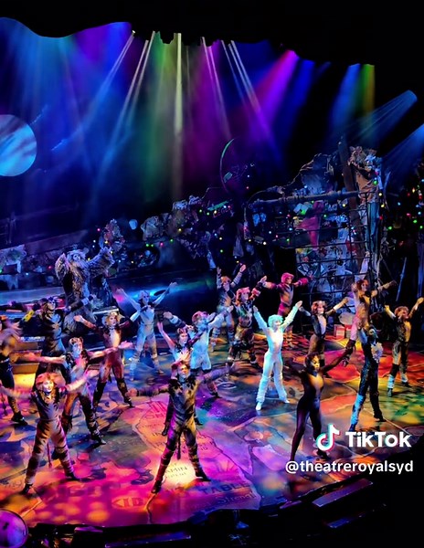 First look at the cast for the 40th Australian Anniversary of CATS the Musical! 🐾 Now playing here until 6 September ✨