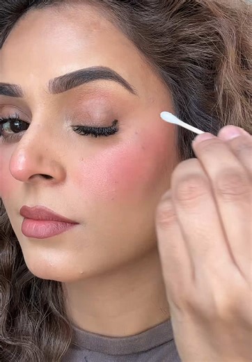 Eye Liner Tutorial: Master the Perfect Cotton Bud Hack