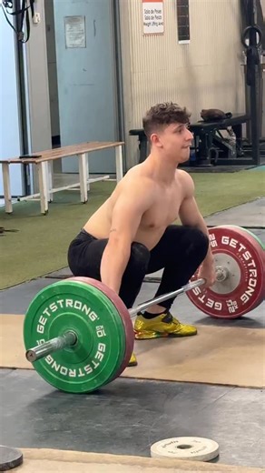 4.7K views · 163 reactions | Snatch de 90 a 130kg @_nolan_07 En su preparación para el cpto. de Europa Junior. . . . . #weightlifting #snatch | Club Halterofilia Molins de Rei | Facebook