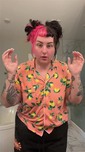 Messy Buns Tutorial: How to Style Effortlessly