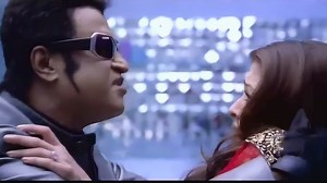 机器人这个动作，美女直接晕过去了，不能循序渐进吗？