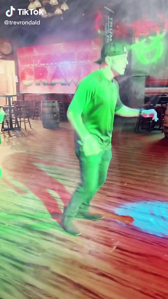 Giddy up challenge line dance (live audio) @hunterlane0216 @racheltatum96 #giddyupchallenge #linedance #giddyup #jaytutta #countrylinedance #countrytwostep #countrybar #wildgregssaloon