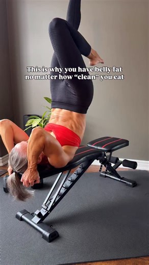 Cheryl Coulombe • LIFT WITH CEE on Instagram: "My secret weapon for visible abs ⬇️ You can eat all the chicken, broccoli, and sweet potatoes in the world and STILL not lose fat if you’re eating too much of it. “Clean eating” doesn’t equal fat loss. A calorie deficit does. And here’s the kicker most women don’t want to hear: you can’t spot reduce belly fat. Your body decides where it loses fat from and for most of us, the midsection is the LAST place to go. So what actually works? → Eating in a s