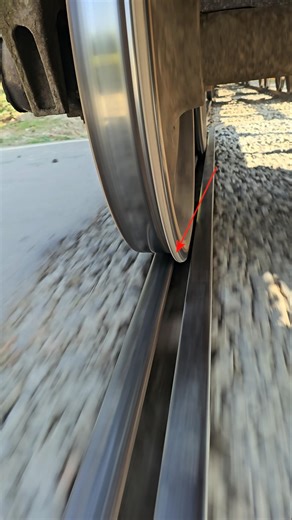 Flange guided by the Check Rail | #sorts #railway #wheels