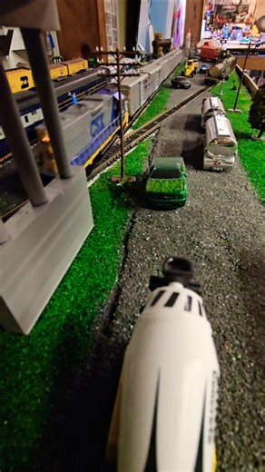 Running My Ho Scale DCC CSX Locomotive