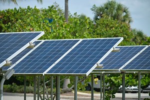 L’invention d’un système de refroidissement passif pour les panneaux solaires flottants