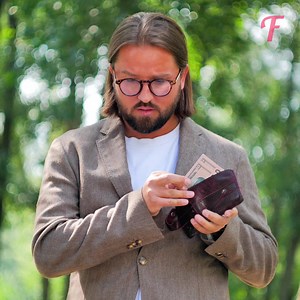 2M views · 63K reactions | Stranger's gift sets girl on right path: a book | Fabiosa Kindness in Action | Facebook