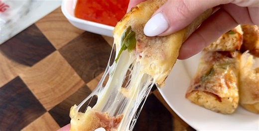 Breakfast Rice Paper Rolls 🥓🥚🧀