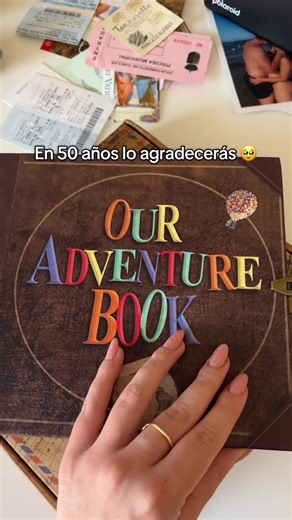 Our Adventure Book es el mejor regalo para este 2025 ❤️‍🩹 #ouradventurebook #ouradventurebookoficial #amor #regalo #parejas . . . . . Nuestro libro de aventuras o álbum de fotos Our Adventure Book, es el mejor regalo para tu pareja y tú para recopilar vuestros mejores momentos.🥰