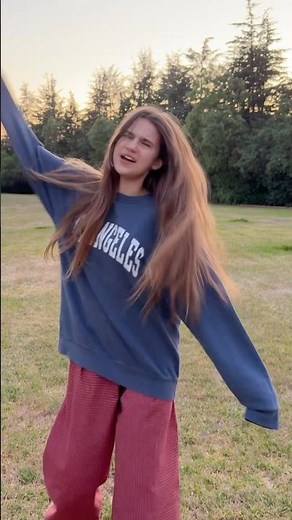 Karolina Protsenko Dancing, Boxing & Stretching to Cruel Summer!