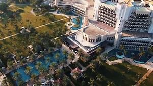 Palm-lined gardens inspire guests to wander from the mountains to the sea at Al Bustan Palace, a Ritz-Carlton Hotel. | The Ritz-Carlton Hotel Company