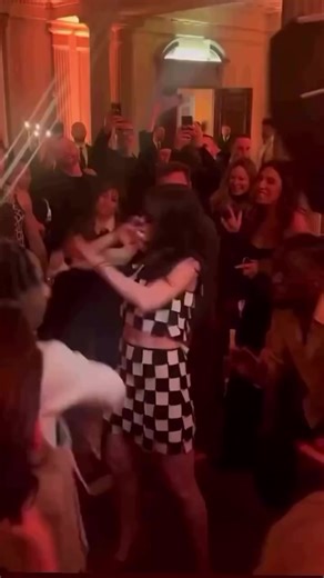 6.1K views · 71 reactions | anne hathaway dancing to “anaconda” by nicki minaj | Cinefreak | Facebook