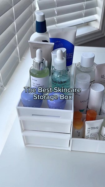 Keep your daily beauty essentials tidy and accessible in this multi-layered storage box 💕 . . . . #makeuporganizer #makeupmusthaves #skincaressentials #beautyorganization #beautysolutions
