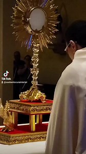 8.5K views · 308 reactions | Por que quinta-feira é um dia dedicado à Adoração ao Santíssimo? A Última Ceia, celebrada na Quinta-Feira Santa, foi quando Jesus Cristo instituiu a Eucaristia. Sendo assim, a Igreja relembra o mistério às quintas-feiras, dia da semana dedicado ao Santíssimo Sacramento. #santissimosacramento #jesuscristo #catolicosporamor #virgemmaria #igrejacatolica #curainterioritapetiningasp #curainterior | São Bento - Cura Interior | Facebook