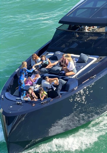 Cruising in Luxury ~ 💙 Navy Blue Vanquish VQ58 looking stunning #yachtingwithchristos