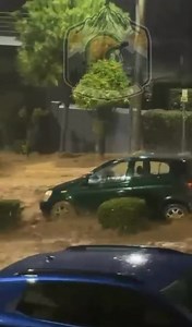 SOS SOS SOS 🆘 ⛔️⛔️⛔️ ⚠️ Δύσκολη η κατάσταση στην Άνω Γλυφάδα. Παράκληση, όχι άσκοπες μετακινήσεις. video πηγή Περσέας πεντελικού | Forecast Weather Greece