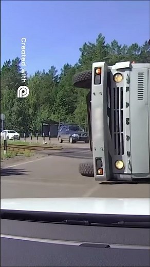 Truck Driver's Deadly Railway Crossing Fails!