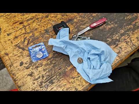 VW Passat b8 avaimen pariston vaihto ohje. key battery change guide.