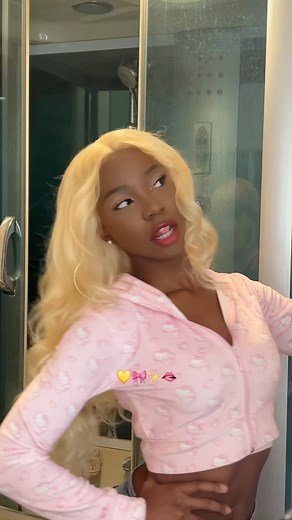 Tiana⋆ ˚｡⋆୨୧˚ | Fashion on Instagram: "She’s back‍♀️ had to match my pfp by @idrawkindax again✨ This wig is ass but I made it work. Aliexpress quality #blonde #blondewig #tianakun #cuteoutfits"