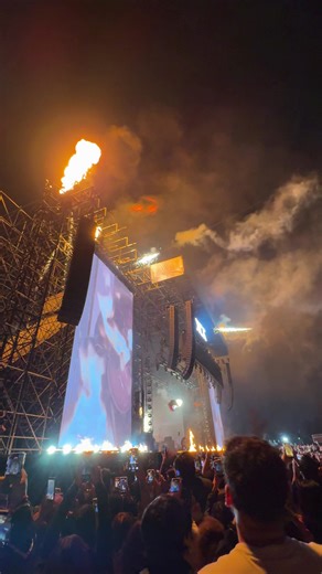 FAMOUS LAST WORDS CDMX … Night one… sorry no fire. night 2: we are going to shoot you with missiles #mychemicalromance #mcr #theblackparade