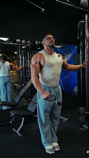 Trabaja las 3 cabezas de tu HOMBRO con estos ejercicios en POLEA📝*EXPLICADO al DETALLE* #gym #tips