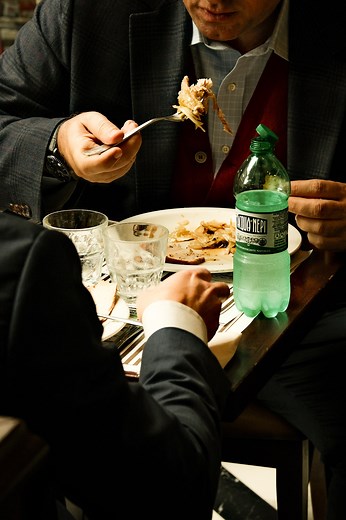 18 reactions | A pranzo da Sciascia c’è sempre qualcosa di buono da scoprire. Piatti freschi, ingredienti selezionati e la cura di una cucina che sa di casa. Guarda il video e lasciati tentare dal nostro menu del giorno. ☕️ ☕️ Sciascia Caffè - Mazzini  Via Sabotino 33 ✨ Aperti tutti i giorni, tutto il giorno | Sciascia Caffè Mazzini | Facebook