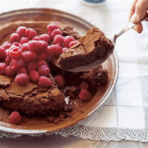 🎉 Announcing Silvia Colloca’s Culinary Extravaganza at the NEFF Cooking Theatre! 🎉 Get ready for an unforgettable experience as Silvia Colloca, the enchanting Italian-Australian celebrity chef, graces The Christchurch Food Show this year. Silvia’s passion for food is contagious, and her family-focused cooking style has turned her into a culinary sensation! ✅ 4 Successful books ✅ 23 TV & Film appearances ✅ Column in the Australian Women’s Weekly Her sessions in the NEFF Cooking Theatre promise 